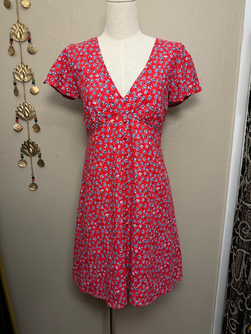 My Michelle Linen Blend Ditsy Floral Red Mini Dress Button bodice Size Medium